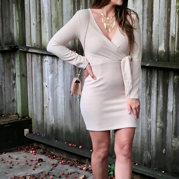 NWT Cream long sleeve dress - Picture 5 of 8